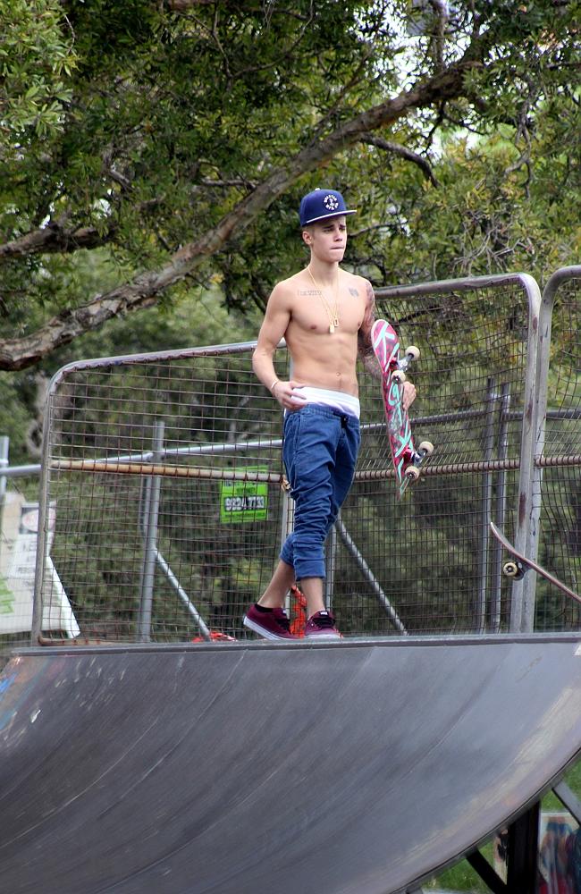 Justin Bieber goes skateboarding in Sydney. Picture: Keith Green