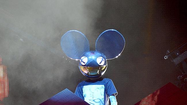 Eerie ... Deadmau5 brought high end, hi-tech production and his now famous mouse mask. Pi