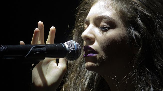 NEW YORK, NY — MARCH 10: Singer-songwriter Lorde performs on stage at Roseland Ballroom o