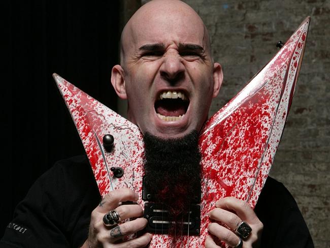No chicken ... Scott Ian gathered his own breakfast at a weird hotel in Europe.