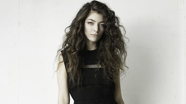 New Zealand singer Lorde claims a mag gave her a Photoshop makeover — they say it was jus