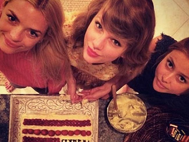 Sweet ... Swift and actor Jamie King, left, posted this 4th of July snap. The singer says