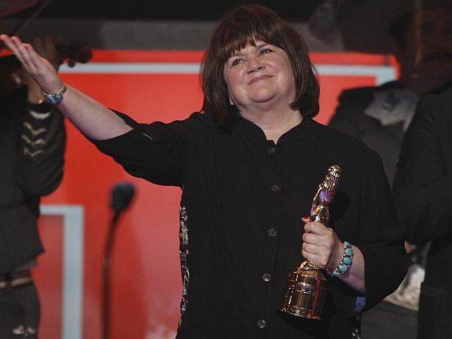 Awards ... Linda Ronstadt accepts the Trailblazer Award. Picture: AP