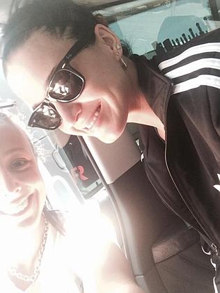 Katy Perry stops for her Perth fans. Picture: Twitter/Sophie, @SimplyBieberr