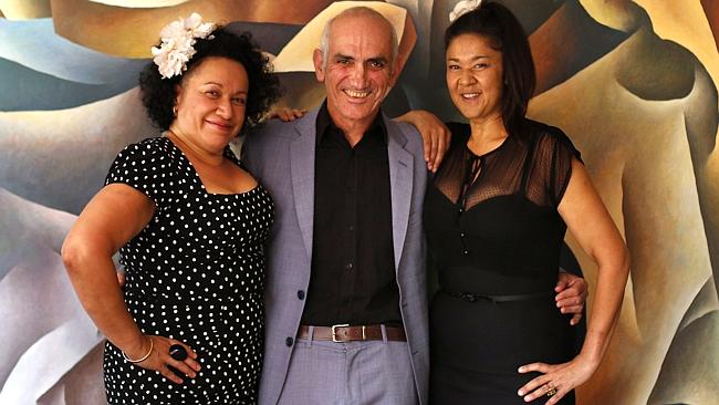 Australian icon Paul Kelly flanked by Vika (left) and Linda Bull.