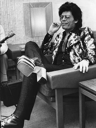 Gary Glitter at Tullamarine Airport in 1975. Picture: Mike Arthur