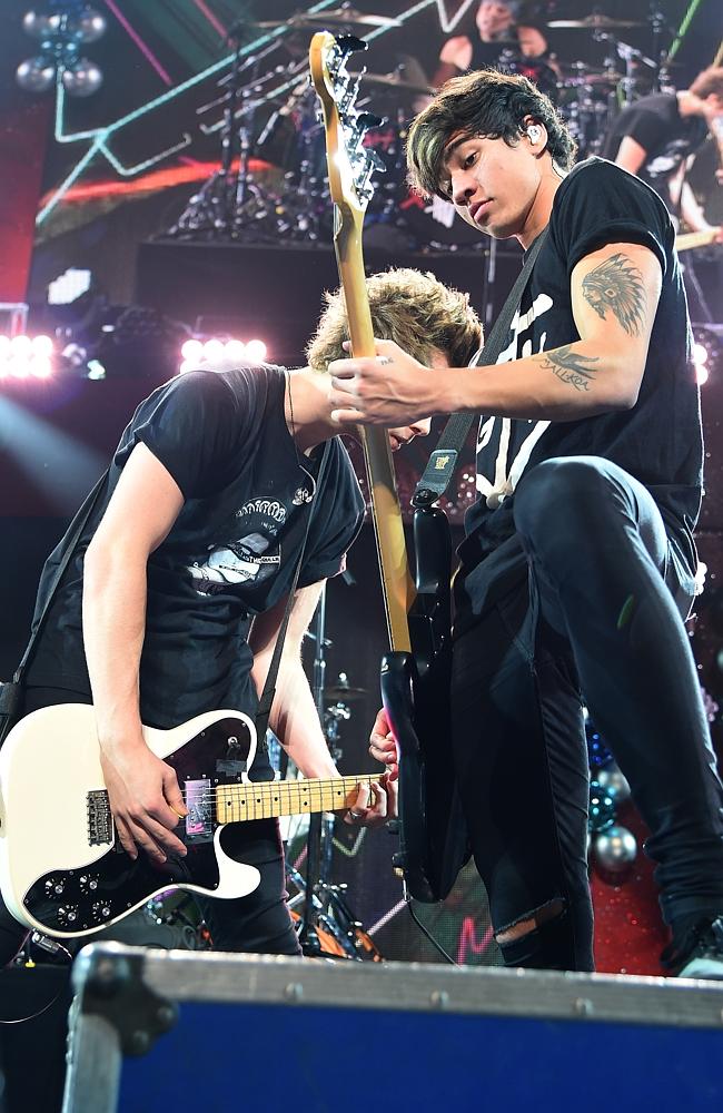 Boy band of brothers ... Luke Hemmings (L) and Calum Hood of 5 Seconds of Summer perform 