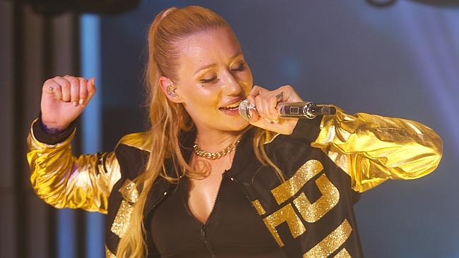 A video of Iggy Azalea rapping has left everyone a little confused.