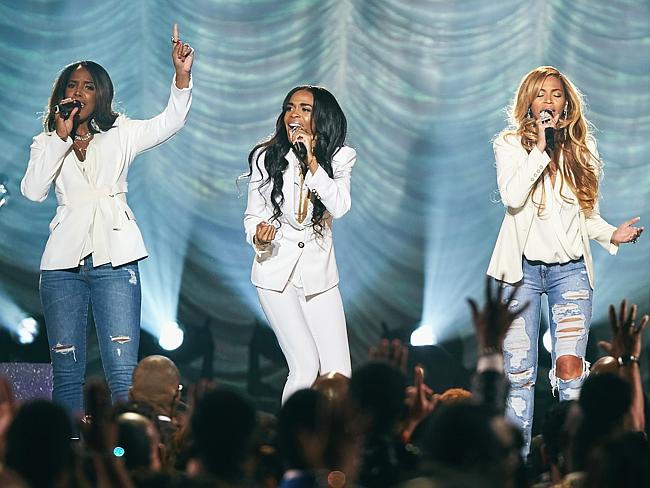 Kelly, Michelle and Beyonce performed Say Yes, from Michelle’s gospel album.