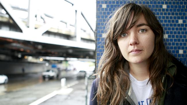 Courtney Barnett with that pretty baby face.