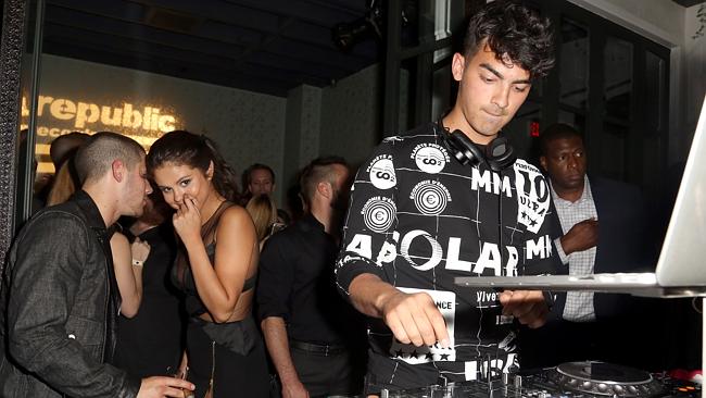 Catching up ... Nick Jonas and Selena Gomez looked cosy during Joe Jonas’s DJ set at Repu