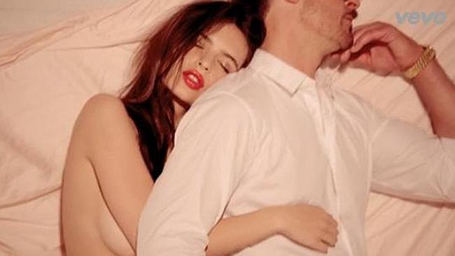 Emily Ratajkowski with Robin Thicke in the music video for Blurred Lines.
